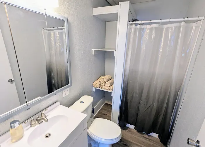 Apartment Private And Sleeping Near Marathon, Hershey Robinson
